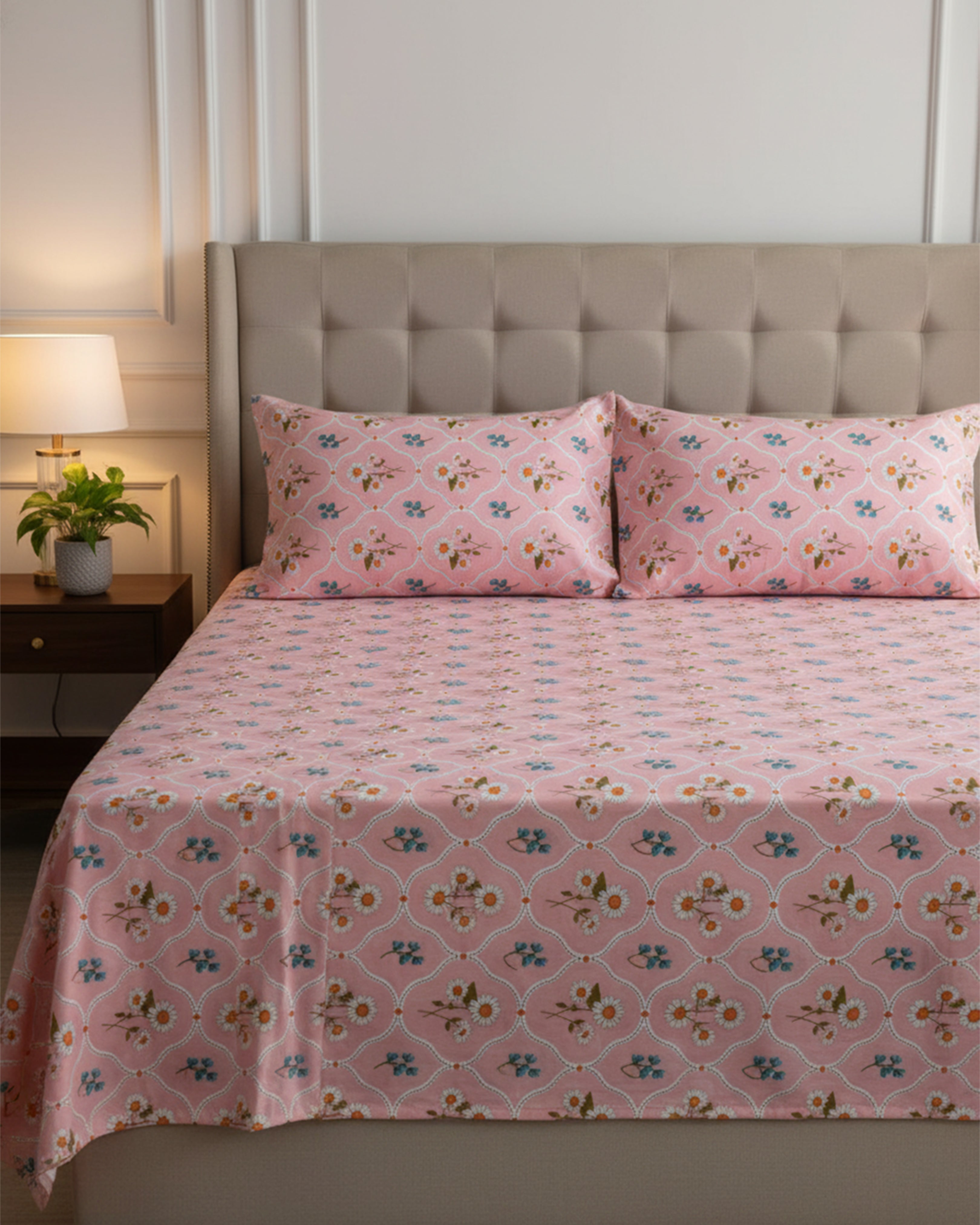 Charming Blush Pink Daisy Floral Bedsheet Set – Soft Cotton Double Bedspread with 2 Matching Pillow Covers