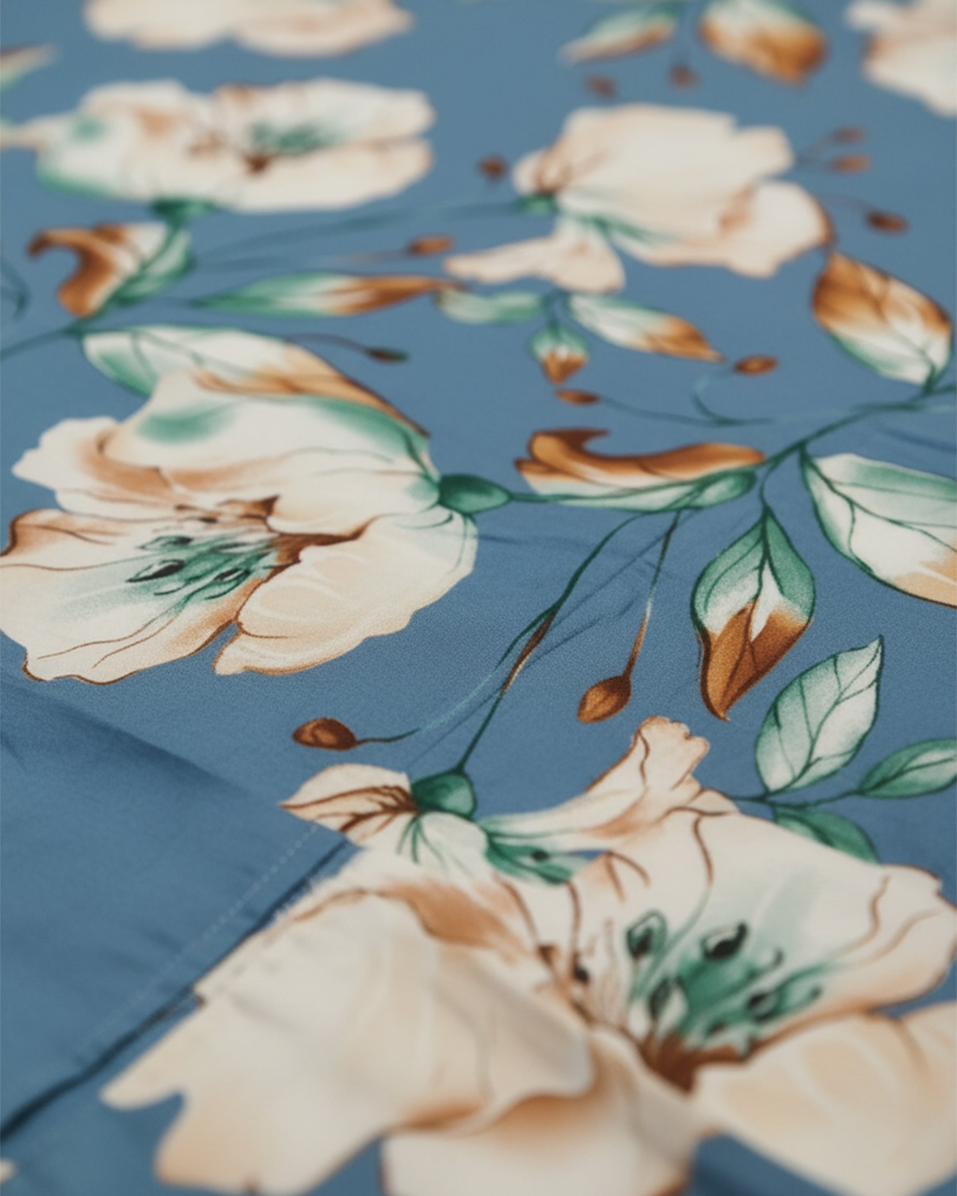Elegant Floral Leaf Print Double Bedspread - Luxury Blue & Beige Botanical Bedding Set with Matching Pillow Covers