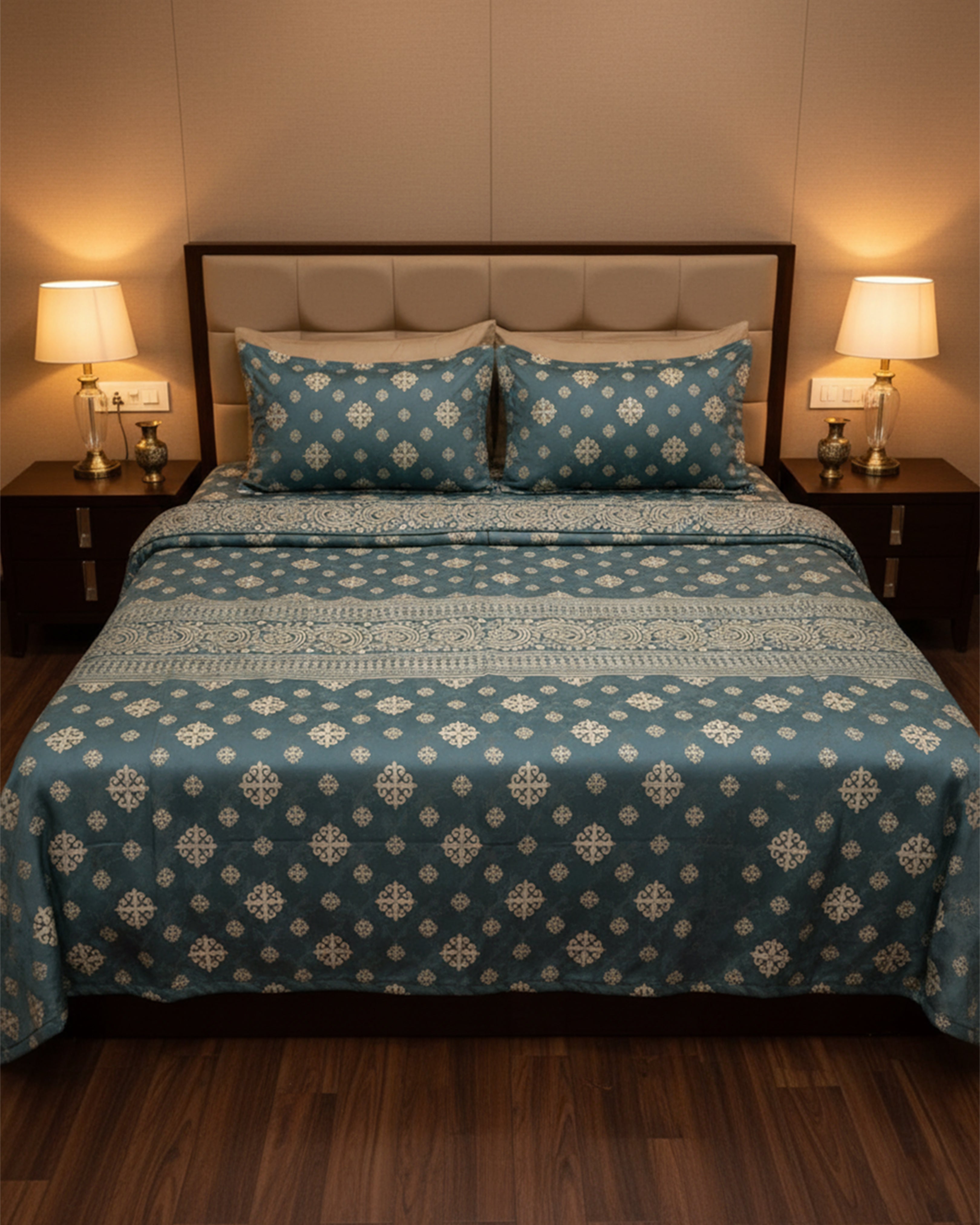 Premium Blue & White Floral Double Bedspread - Luxury Indigo Botanical Bedding Set with Matching Pillow Covers